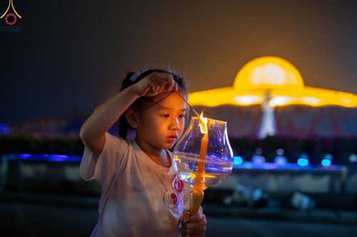 ภาพ No.77227:พิธีจุดมาฆประทีป ในวันมาฆบูชา อาทิตย์ต้นเดือนที่ 6 มีนาคม พ.ศ. 2566 ณ วัดพระธรรมกาย อ.คลองหลวง จ.ปทุมธานี