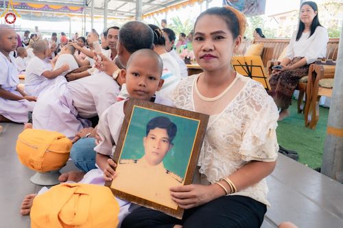 ภาพ No.133476:พิธีขอขมารับผ้าไตร, พิธีบรรพชาสามเณร, สามเณรออกบิณฑบาต ในโครงการบรรพชาสามเณร ฟื้นฟูพระพุทธศาสนาทั่วไทย  ณ ศูนย์ปฏิบัติธรรม และอบรมเยาวชนเมืองยะลา วันที่ 3 เมษายน พ.ศ. 2567