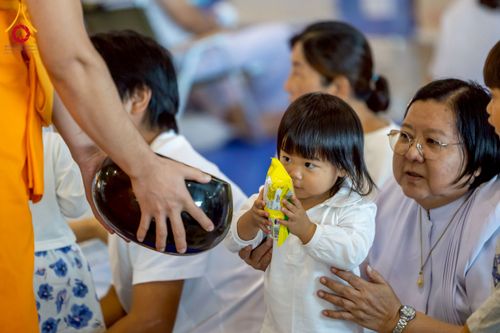 ภาพ No.277028:วันอาทิตย์ที่ 7 ธันวาคม พ.ศ. 2568 พิธีตักบาตรอาทิตย์ต้นเดือน ณ บ้านแก้วเรือนทองคุณยายฯ วัดพระธรรมกาย