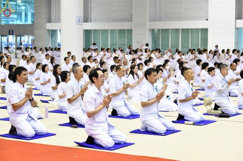 ภาพ No.146123:วันมหารำลึก ครั้งที่ 34 พิธีร่วมรำลึกถึงนักสร้างบารมีที่ล่วงลับไปแล้ว , พิธีสวดพระพุทธมนต์ ณ ห้องแก้วสารพัดนึก 1 วัดพระธรรมกาย วันเสาร์ที่ 27 กรกฎาคม พ.ศ. 2567