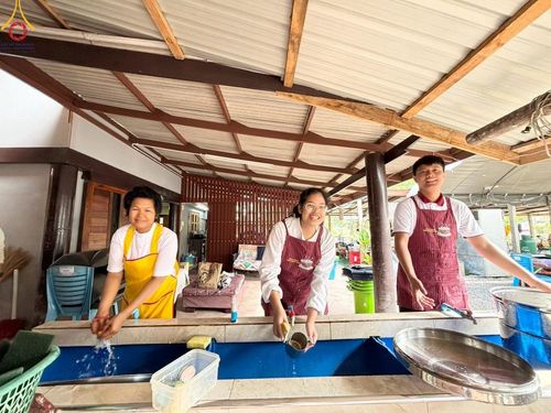 ภาพ No.211175:วันเสาร์ที่ 15 มีนาคม พ.ศ. 2568  การเตรียมงานของเจ้าหน้าที่ เพื่องานฉลองปทุมเจดีย์ ณ ศูนย์อบรมเยาวชนปัตตานี