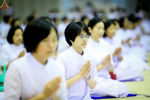 ภาพ No.59261:พิธีเจริญพระพุทธมนต์ ถวายภัตตาหารเป็นสังฆทาน เนื่องในวาระอายุวัฒนมงคล 80 ปี หลวงพ่อธัมมชโย ณ สภาธรรมกายสากล วัดพระธรรมกาย วันพุธที่ 24 เมษายน พ.ศ.2567