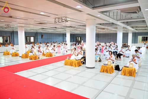 ภาพ No.229094:วันอาทิตย์ที่ 15 มิถุนายน พ.ศ. 2568 พิธีทอดผ้าป่าทุนพัฒนาพระมหาเปรียญ และทุนเผยแผ่พระพุทธศาสนาไปทั่วโลก ณ ห้องสัมมนา SPD สภาธรรมกายสากล วัดพระธรรมกาย