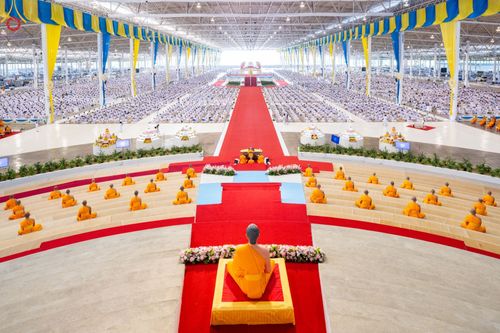 ภาพ No.86872:พิธีตักบาตร , พิธีบูชาข้าวพระ , พิธีจุดเทียนใจ ไฟนิรันดร์ อนันตชัย ในวันอาทิตย์ต้นเดือน 3 กันยายน พ.ศ. 2566 ณ วัดพระธรรมกาย