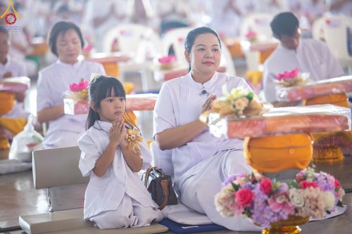 ภาพ No.131623:พิธีร่วมบุญบรรพชาสามเณร 5,000 รูป ณ บ้านแก้วเรือนทองคุณยาย สภาธรรมกายสากล วัดพระธรรมกาย วันเสาร์ที่ 23 มีนาคม พ.ศ. 2567