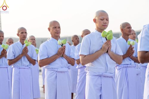 ภาพ No.216984:วันเสาร์ที่ 12 เมษายน พ.ศ. 2568 พิธีเวียนประทักษิณรอบพระมหาธรรมกายเจดีย์  พิธีวันทาเจดีย์ พิธีขอขมาและมอบผ้าไตร ในโครงการอุปสมบทหมู่ บูชาธรรมหลวงพ่อธัมมชโย, โครงการธรรมทายาท ระดับอุดมศึกษา รุ่นที่ 52 ,  โครงการบวชพระนานาชาติ AEC & WAB CEO รุ่นที่ 4 , ณ ว