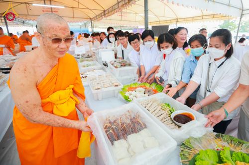 ภาพ No.117441:พิธีถวายภัตตาหารเป็นสังฆทาน แด่คณะพระธรรมยาตรา วันที่ 23 มกราคม พ.ศ. 2567 ณ อนุสรณ์สถานบางปลา อ.บางเลน จ.นครปฐม