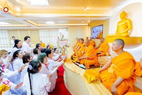 ภาพ No.221322:วันศุกร์ที่ 25 เมษายน พ.ศ. 2568 พิธีอัญเชิญรูปเหมือนพระมงคลเทพมุนี (สด จนฺทสโร) พระผู้ปราบมาร พิธีทอดผ้าป่าสามัคคี 25 ปี พิธีถวายสังฆทาน 15 วัด แด่เจ้าอาวาสภาคพื้นเอเชีย และแอฟริกา ในวาระครบ 25 ปี วัดพระธรรมกายโอซาก้า ประเทศญี่ปุ่น