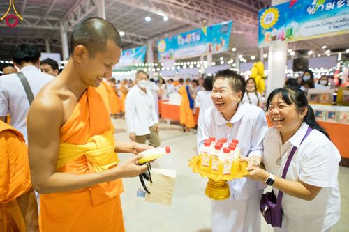 ภาพ No.95308:พิธีมุทิตาพระมหาเถระและพระเถระ ครั้งที่ 29 วันอาทิตย์ที่ 19 พฤศจิกายน พ.ศ. 2566 ณ ห้องแก้วสารพัดนึก สภาธรรมกายสากล วัดพระธรรมกาย