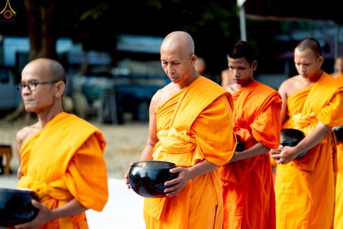 ภาพ No.234414:วันพฤหัสบดีที่ 24 กรกฎาคม พ.ศ. 2568 พิธีถวายสังฆทานแก่คณะสงฆ์ 323 วัด , พิธีมอบกองทุนหนุนแรงใจช่วยครูใต้ , พิธีทำบุญส่วนกุศลแด่ผู้วายชนม์ ในเหตุการณ์ความไม่สงบ 4 จังหวัด ชายแดนภาคใต้ (ปัตตานี , ยะลา , นราธิวาส , สงขลา) ปีที่ 21 ครั้งที่ 179 ณ วัดเวฬุวัน 