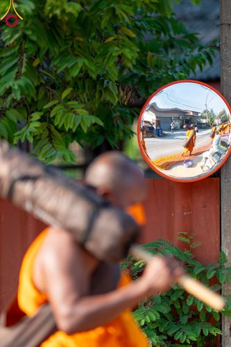 ภาพ No.107894:พิธีต้อนรับพระธรรมยาตรา ในโครงการธรรมยาตรากตัญญูบูชา มหาปูชนียาจารย์ พระมงคลเทพมุนี(สด จนฺทสโร) พระผู้ปราบมาร อนุสรณ์สถาน 7 แห่ง ปีที่ 12 วันที่ 7 มกราคม พ.ศ. 2567 ณ อนุสรณ์สถานคลองบางนางแท่น  อ.สามพราน จ.นครปฐม