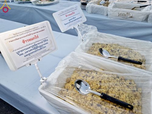 ภาพ No.111038:พิธีถวายภัตตาหารเป็นสังฆทาน แด่คณะพระธรรมยาตราฯ ในโครงการธรรมยาตรา กตัญญูบูชา มหาปูชนียาจารย์ พระมงคลเทพมุนี(สด จนฺทสโร) พระผู้ปราบมาร อนุสรณ์สถาน 7 แห่ง ปีที่ 12 วันที่ 13 มกราคม พ.ศ. 2567 ณ อนุสรณ์สถานมหาวิหารพระมงคลเทพมุนี  (โลตัสแลนด์) อ.สองพี่น้อง จ