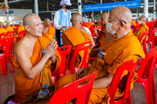ภาพ No.60350:การต้อนรับพระสังฆาธิการ 10,000 กว่าวัดทั่วประเทศ พิธีมอบปัจจัยช่วยเหลือครู 4 จังหวัดชายแดนภาคใต้ พิธีปฏิบัติธรรม ในวันคุ้มครองโลก วันจันทร์ที่ 22 เมษายน พ.ศ.2567 ณ วัดพระธรรมกาย จ.ปทุมธานี
