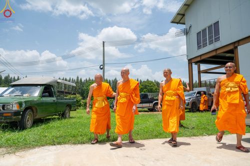 ภาพ No.87130:พิธีทักษิณานุปทานแด่บรรพชนตระกูลผ่องสวัสดิ์ และหมู่ญาติที่ล่วงลับไปแล้ว ณ มหาเจดีย์ทัตตชีโว ศูนย์อบรมเยาวชนกาญจนบุรี วันที่ 31 สิงหาคม พ.ศ. 2566