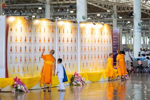 ภาพ No.235967:วันที่ 3 สิงหาคม พ.ศ. 2568 ภาพบรรยากาศ การต้อนรับปฎิสันถาร ของคณะสงฆ์ ในวันสมาธิโลก พิธีถวายมหาสังฆทาน 2,000 กว่าวัด ณ วัดพระธรรมกาย