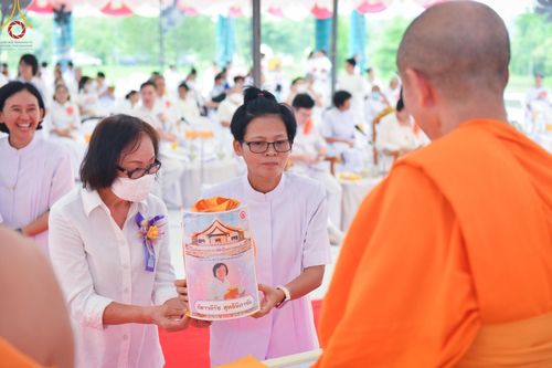 ภาพ No.146595:พิธีทอดผ้าป่าสร้างหลังคาอาคาร 80 ปี หลวงพ่อธัมมชโย ณ ศูนย์ปฎิบัติธรรมวิหารแดง จังหวัดสระบุรี วันอาทิตย์ที่ 28 กรกฎาคม พ.ศ. 2567