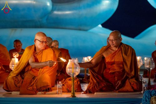 ภาพ No.266136:วันพุธที่ 5 พฤศจิกายน พ.ศ. 2568 (วันพระ ขึ้น 15 ค่ำ เดือน 12) พิธีจุดประทีปโคมลาน, โคมลอย และลอยกระทง ถวายประทีปเป็นพุทธบูชา สร้างความสว่างไสวให้กับแผ่นดินด้วยแสงธรรม ณ พุทธอุทยานนานาชาติ จังหวัดหนองคาย