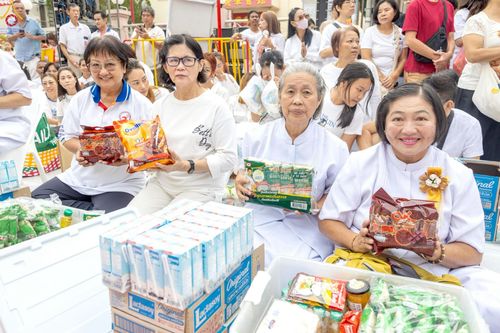 ภาพ No.237092:วันอาทิตย์ที่ 10 สิงหาคม พ.ศ. 2568 มหาสังฆทานครั้งยิ่งใหญ่ ตักบาตรพระ 10,000 รูป ถ.นิพัทธ์อุทิศ 3 ใจกลางนครหาดใหญ่ จ.สงขลา (ชุดที่ 2)