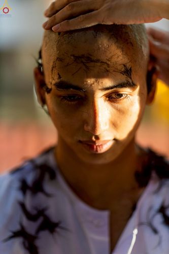 ภาพ No.242988:วันที่ 31 สิงหาคม พ.ศ. 2568 พิธีตัดปอยผมและปลงผม โครงการอุปสมบทหมู่บูชาธรรม ครบรอบ 108 ปี วันครูผู้ค้นพบวิชชาธรรมกาย ณ วัดพระธรรมกาย