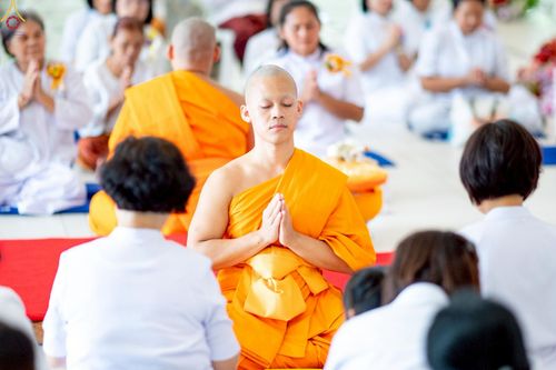 ภาพ No.227733:วันเสาร์ที่ 31 พฤษภาคม พ.ศ.2568 พิธีถวายผ้าไตรแด่สามเณรผู้เข้ารับการอุปสมบท , พิธีอุปสมบทสามเณรเตรียม DCI วัดพระธรรมกาย จ.ปทุมธานี