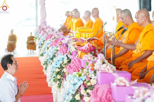 ภาพ No.172517:พิธีทอดกฐินเพื่อสร้าง "ลานเอนกประสงค์พญานาค 4 ตระกูล" วันที่ 15 พฤศจิกายน พ.ศ.2567 ณ พุทธอุทยานนานาชาติ อ.โพนพิสัย จ.หนองคาย