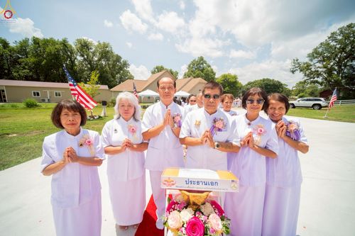 ภาพ No.234633:วันอาทิตย์ที่ 20 กรกฎาคม  พ.ศ.2568 พิธีทอดผ้าป่าภาคพื้นอเมริกา พิธีเจริญพระพุทธมนต์ ฉลองอาคารแก้วธรรมชัยรัตนอนันต์ วัดพระธรรมกายเทนเนสซี ประเทศสหรัฐอเมริกา