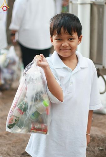 ภาพ No.107569:พิธีตักบาตรพระธรรมยาตราฯ ในโครงการธรรมยาตรากตัญญูบูชา มหาปูชนียาจารย์ พระมงคลเทพมุนี(สด จนฺทสโร) พระผู้ปราบมาร ปีที่ 12 ณ อนุสรณ์สถานมหาวิหารพระมงคลเทพมุนี อ.สองพี่น้อง จ.สุพรรณบุรี วันที่ 7 มกราคม พ.ศ. 2567