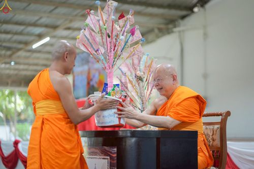 ภาพ No.248301:วันอาทิตย์ที่ 21 กันยายน พ.ศ. 2568 พิธีตักบาตร, พิธีทอดผ้าป่าบำรุงธุดงคสถานล้านนา, พิธีถวายกองทุนการศึกษาพระบาลี, พิธีถวายสลากภัตเป็นสังฆทาน เนื่องในโอกาสครบรอบ 39 ปี ธุดงคสถานล้านนา ณ ธุดงคสถานล้านนา อ.สันทราย จ.เชียงใหม่