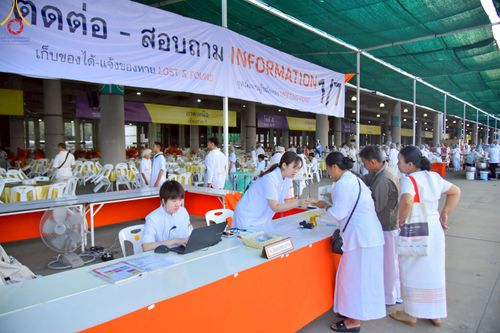 ภาพ No.219308:บรรยากาศการเดินทางเข้าวัดพระธรรมกาย , การต้อนรับปฏิสันถาร , การฉันภัตตาหารเช้า , การลงทะเบียนพระสังฆาธิการ  เนื่องในวันคุ้มครองโลก พิธีถวายมหาสังฆทานคณะสงฆ์ 40,000 กว่าวัดทั่วประเทศ ณ วัดพระธรรมกาย