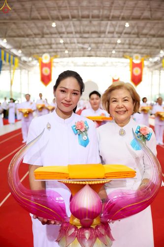 ภาพ No.251591:วันที่ 10 ตุลาคม พ.ศ. 2568 พิธีทอดผ้าป่าสมทบกฐินวัดพระธรรมกาย และสมทบกฐิน 30,000 กว่าวัดทั่วประเทศ ครั้งที่ 3 ณ สภาธรรมกายสากล วัดพระธรรมกาย