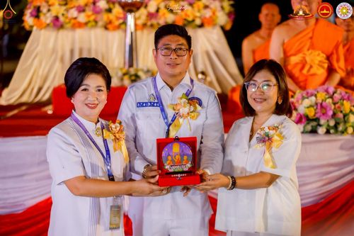 ภาพ No.224511:วันจันทร์ที่ 12 พฤษภาคม พ.ศ. 2568  ชาวพุทธในอินโดนีเซีย ร่วมฉลองวิสาขบูชาจุดประทีปกว่า 200,000 ดวง ณ พระมหาเจดีย์บรมพุทโธ  เจริญพุทธมนต์ถวาย “พระวชิรเกล้าเจ้าอยู่หัว”