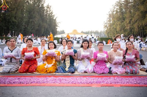 ภาพ No.120048:พิธีต้อนรับพระธรรมยาตรา ในโครงการธรรมยาตรา กตัญญูบูชา มหาปูชนียาจารย์ พระมงคลเทพมุนี(สด จนฺทสโร) พระผู้ปราบมาร อนุสรณ์สถาน 7 แห่ง ปีที่ 12 วันที่ 28 มกราคม พ.ศ. 2567 ณ วัดพระธรรมกาย จ.ปทุมธานี