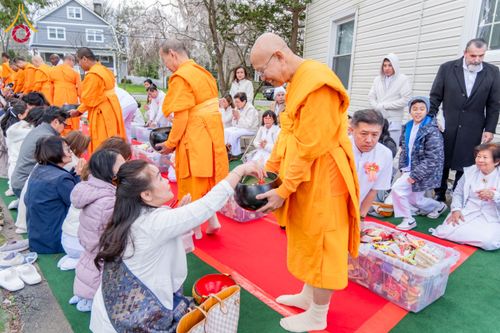 ภาพ No.62411:คณะศิษยานุศิษย์รวมใจสถาปนาและสมโภช ธรรมจักร เพื่ออัญเชิญประดิษฐาน ณ ยอดอุโบสถ 80 ปี หลวงพ่อธัมมชโย วัดพระธรรมกายนิวเจอร์ซี ประเทศสหรัฐอเมริกา  วันอาทิตย์ที่ 7 เมษายน พ.ศ. 2567