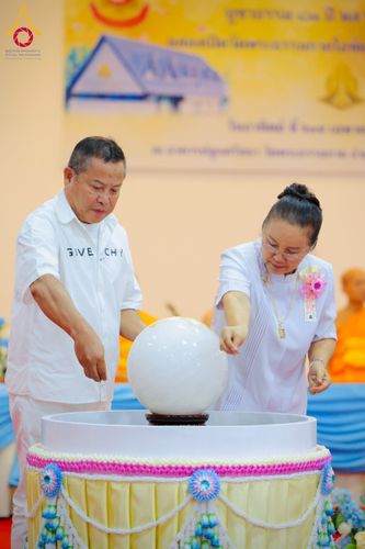 ภาพ No.221408:วันอาทิตย์ที่ 27 เมษายน พ.ศ. 2568 พิธีเจริญพระพุทธมนต์สมโภชดวงแก้วธรรมชัย เนื่องในโอกาสบูชาธรรม 81 ปีหลวงพ่อธัมมชโย อัญเชิญประดิษฐานเนื่องในโอกาสสถาปนาวัดพระธรรมกายไอซ์แลนด์ ณ อาคารปลูกศรัทธา 1 วัดพระธรรมกาย อำเภอคลองหลวง จังหวัดปทุมธานี