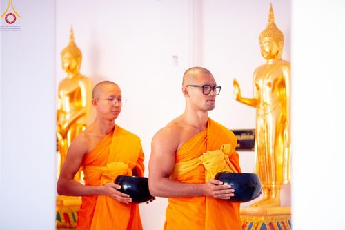 ภาพ No.195373:พิธีตักบาตรพระธรรมยาตรา ณ อนุสรณ์สถานลำดับที่ 3 สถานที่เกิดใหม่ในเพศสมณะ วัดสองพี่น้อง ต.ต้นตาล อ.สองพี่น้อง จ.สุพรรณบุรี ในโครงการธรรมยาตรา กตัญญูบูชา มหาปูชนียาจารย์ พระมงคลเทพมุนี(สด จนฺทสโร) พระผู้ปราบมาร ปีที่ 13 วันที่ 15 มกราคม พ.ศ.2568