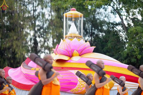 ภาพ No.186958:พระธรรมยาตราปฏิบัติธรรม และถ่ายภาพหมู่ประวัติศาสตร์ ปีที่ 13 ณ ลานทิศตะวันออก มหาวิหารพระมงคลเทพมุนี วัดพระธรรมกาย จ.ปทุมธานี วันเสาร์ที่ 28 ธันวาคม พ.ศ. 2567