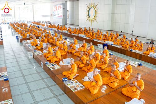 ภาพ No.253566:วันอังคารที่ 7 ตุลาคม พ.ศ.2568 (วันพระ ขึ้น 15 ค่ำ เดือน 11) พิธีบุพเปตพลี ครั้งที่ 171 ร่วมอุทิศบุญแด่หมู่ญาติที่ล่วงลับไปแล้ว และสืบทอดอายุพระพุทธศาสนา ณ หอฉันคุณยายอาจารย์ฯ วัดพระธรรมกาย