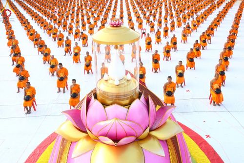 ภาพ No.192990:พิธีตักบาตรพระธรรมยาตรา ณ อนุสรณ์สถานคลองบางนางแท่น อ.สามพราน จ.นครปฐม ในโครงการธรรมยาตรา กตัญญูบูชา มหาปูชนียาจารย์ พระมงคลเทพมุนี(สด จนฺทสโร) พระผู้ปราบมาร อนุสรณ์สถาน 7 แห่ง ปีที่ 13 วันที่ 11 มกราคม พ.ศ.2568