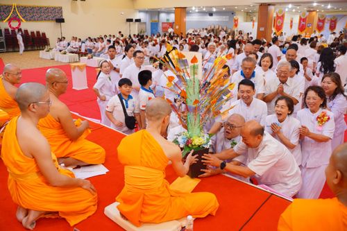 ภาพ No.173893:พิธีทอดกฐิน วัดภาวนาปีนัง ประเทศมาเลเซีย วันที่ 31 ตุลาคม พ.ศ. 2567