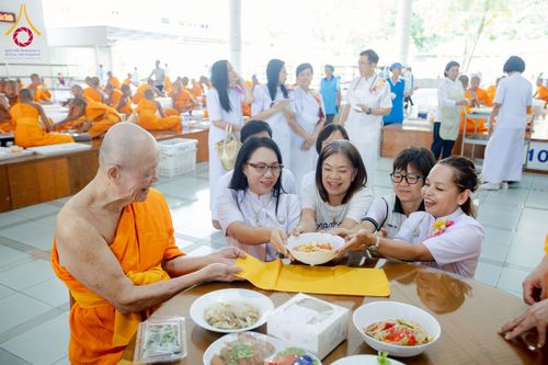 ภาพ No.265944:วันพุธที่ 5 พฤศจิกายน พ.ศ. 2568 (วันพระ ขึ้น 15 ค่ำ เดือน 12) พิธีบุพเปตพลี ครั้งที่ 172 ร่วมอุทิศบุญแด่หมู่ญาติที่ล่วงลับไปแล้ว และสืบทอดอายุพระพุทธศาสนา ณ หอฉันคุณยายอาจารย์ฯ วัดพระธรรมกาย