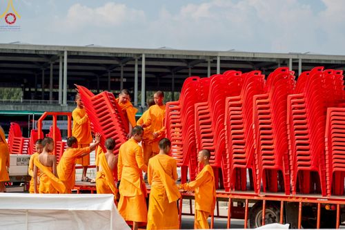 ภาพ No.220808:วันที่ 24-25 เมษายน พ.ศ. 2568 การเก็บงาน ผ้ารับประเคน ผ้าระบาย โต๊ะ เก้าอี้  ภายหลังงานวันคุ้มครองโลก ณ วัดพระธรรมกาย