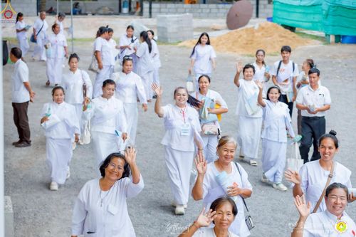 ภาพ No.248473:วันที่ 26-28 กันยายน พ.ศ. 2568 โครงการอบรมอุบาสกแก้ว อุบาสิกาแก้ว รุ่นที่ 3 ผู้แทนทอดกฐินสามัคคีทั่วไทย 30,000 วัด บูชาธรรม 81 ปี หลวงพ่อธัมมชโย ณ ศูนย์ปฏิบัติธรรมสวนผึ้ง จ.ราชบุรี