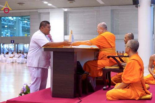 ภาพ No.232185:วันอาทิตย์ที่ 6 กรกฏาคม พ.ศ. 2568 พิธีมอบโล่เกียรติคุณ สวดธัมมจักกัปปวัตตนสูตร และรางวัลโครงการผู้นำแสงสว่างออนไลน์ ณ ห้องแก้วสารพัดนึก1 สภาธรรมกายสากล วัดพระธรรมกาย