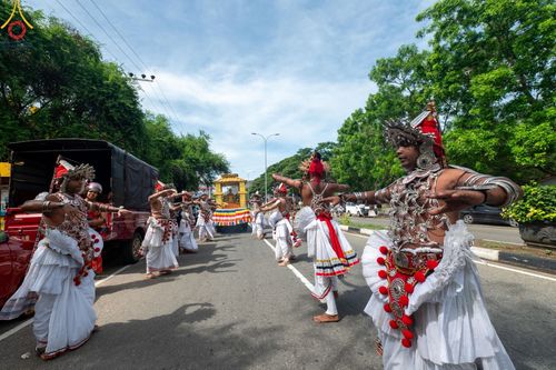 ภาพ No.139892:PhotoStory มหาศรัทธา ธรรมยาตราศรีลังกา EP.2 พิธีเปิดโครงการสยาม-ลังกา ธรรมยาตรา ฉลองเทศกาลวิสาขบูชาแห่งชาติ ศรีลังกา บูชาธรรม 80 ปีหลวงพ่อธัมมชโย เมื่อวันที่ 17 พฤษภาคม พ.ศ. 2567