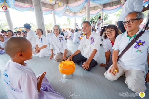 ภาพ No.215986:วันพฤหัสบดีที่ 3 เมษายน พ.ศ. 2568 พิธีบรรพชาสามเณร ภาคฤดูร้อน รุ่นที่ 15  บูชาธรรมหลวงพ่อธัมมชโย 81 ปี 81 รูป ณ ศูนย์ปฏิบัติธรรมสวนผึ้ง จ.ราชบุรี