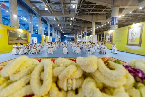 ภาพ No.244439:วันที่ 7 กันยายน พ.ศ. 2568 พิธีฉลองชัยสวดมนต์บทธัมมจักกัปปวัตตนสูตร 7,681,108,108 จบ ณ มหารัตนวิหารคด วัดพระธรรมกาย