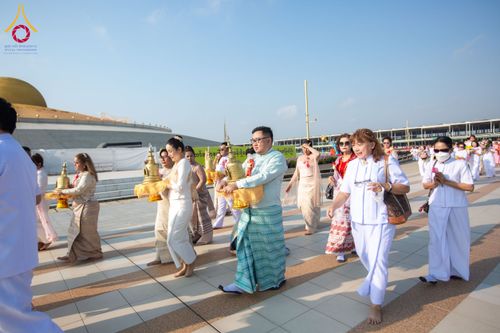 ภาพ No.209673:วันอาทิตย์ที่ 2 มีนาคม พ.ศ. 2568 พิธีภาคบ่าย สัมมนาพิเศษ, ปฏิบัติธรรม พิธีรับมอบพระบรมสารีริกธาตุ ณ สภาธรรมกายสากล วัดพระธรรมกาย