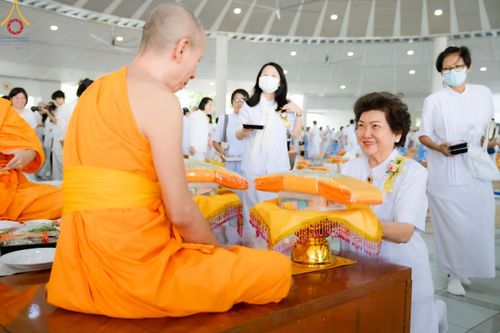 ภาพ No.115576:พิธีเจริญพระพุทธมนต์ และถวายภัตตาหาร ในวาระครบ 115 ปี วันคล้ายวันเกิด คุณยายอาจารย์ มหารัตนอุบาสิกาจันทน์ ขนนกยูง (ผู้ให้กำเนิดวัดพระธรรมกาย) วันศุกร์ที่ 19 มกราคม พ.ศ. 2567 ณ หอฉันคุณยายอาจารย์ วัดพระธรรมกาย