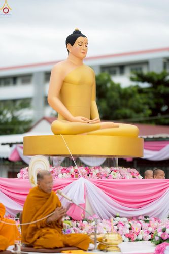 ภาพ No.241919:วันอาทิตย์ที่ 31 สิงหาคม พ.ศ. 2568 พิธีทำบุญแด่คณะสงฆ์ 122 รูป ฉลอง 121 ปี อำเภอคลองหลวง จ.ปทุมธานี เพื่อนำส่งช่วยเหลือคณะสงฆ์ 323 วัด 4 จังหวัดชายแดนภาคใต้ และช่วยเหลือประชาชนจากเหตุปะทะ แนวชายแดนไทย-กัมพูชา ณ บริเวณหน้าที่ว่าการอำเภอคลองหลวง 