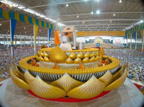 ภาพ No.77042:พิธีหล่อพระบรมพุทธเจ้า ในวันมาฆบูชา อาทิตย์ต้นเดือนที่ 6 มีนาคม พ.ศ. 2566 ณ วัดพระธรรมกาย จ.ปทุมธานี